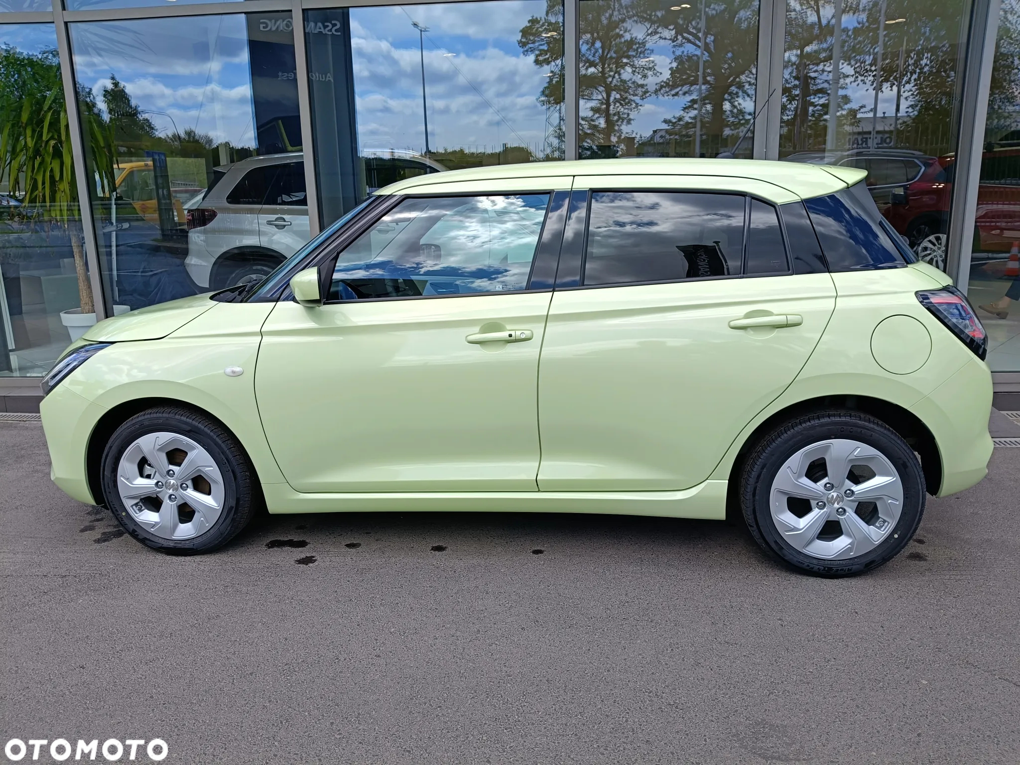 Suzuki Swift 1.2 Dualjet SHVS Premium Plus - 4