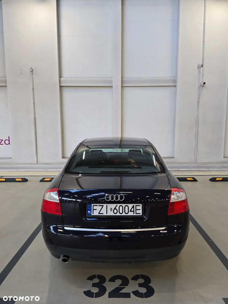 Audi A4 Limousine - 10