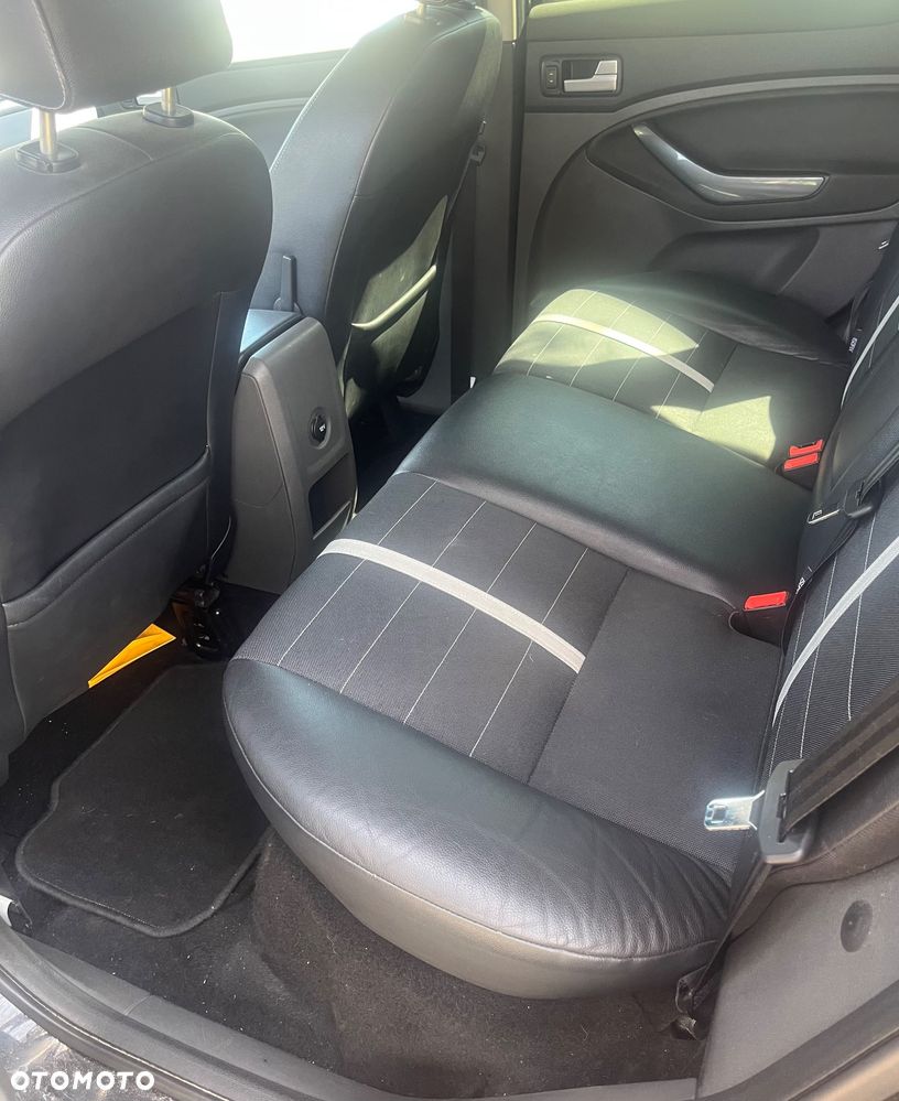 Ford Kuga 2.0 TDCi 2x4 Titanium - 8