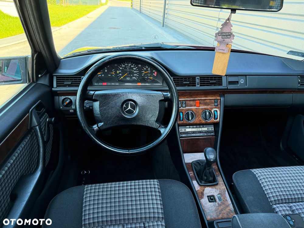 Mercedes-Benz Klasa E - 17