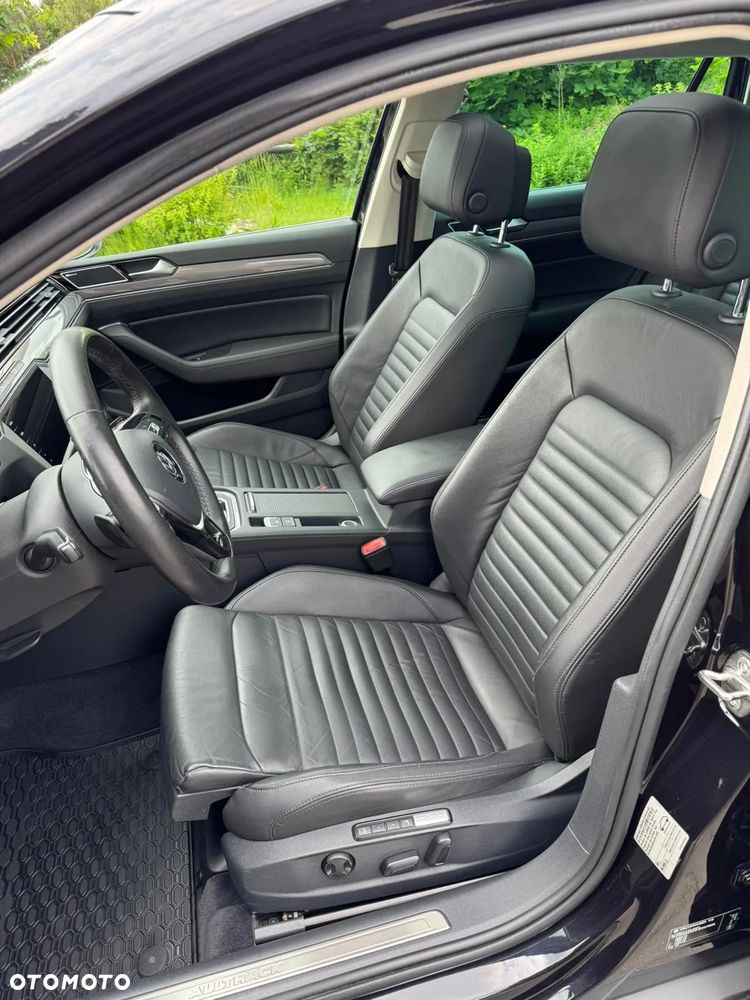 Volkswagen Passat Variant 2.0 TDI SCR 4Motion DSG Alltrack - 25