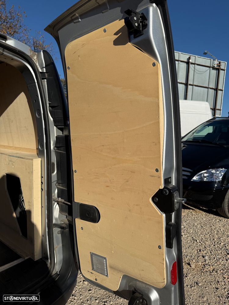 Renault Kangoo 1.5 dCl Blue 115 Maxi 4 Lugares - 16