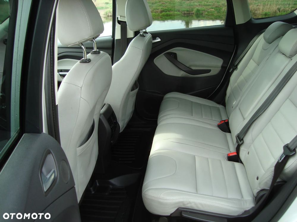 Ford Kuga - 12