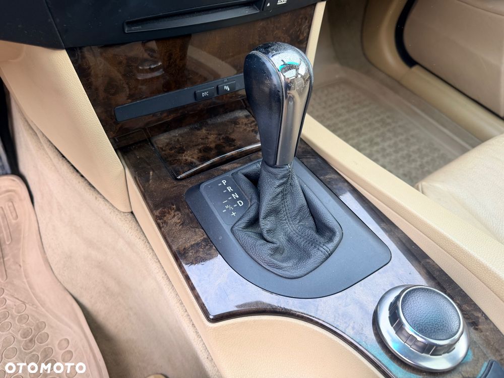 BMW Seria 5 525d - 16