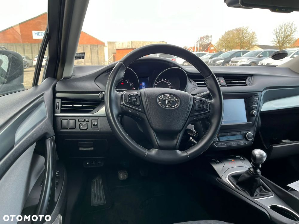 Toyota Avensis 1.8 Executive - 2