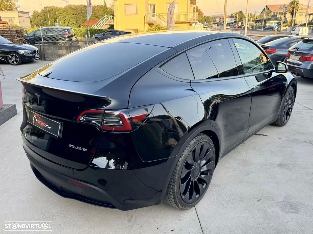 Tesla Model Y Performance Dual Motor AWD - 12