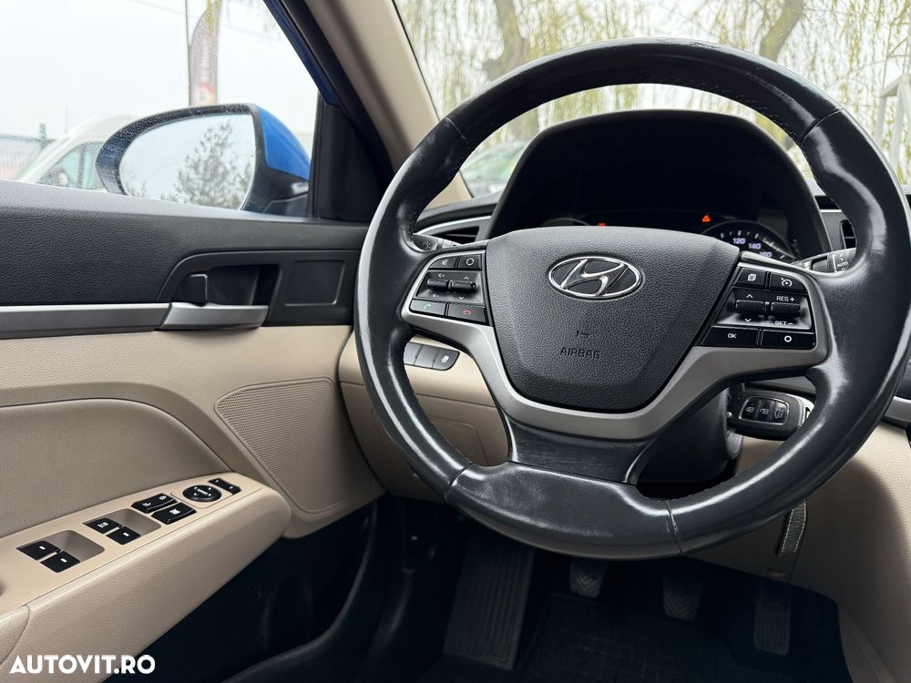 Hyundai Elantra 1.6 CRDI Exclusive - 12