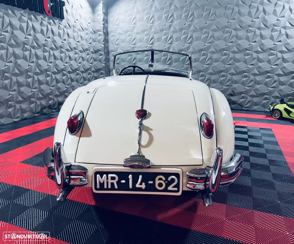 Jaguar XK140 - 16