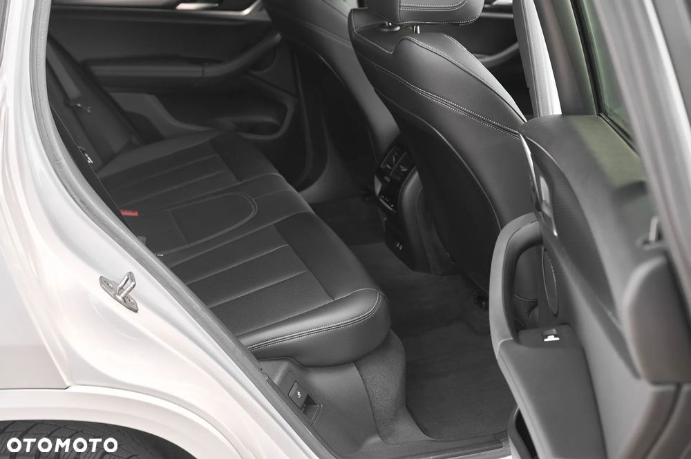BMW X3 sDrive18d M Sport - 31