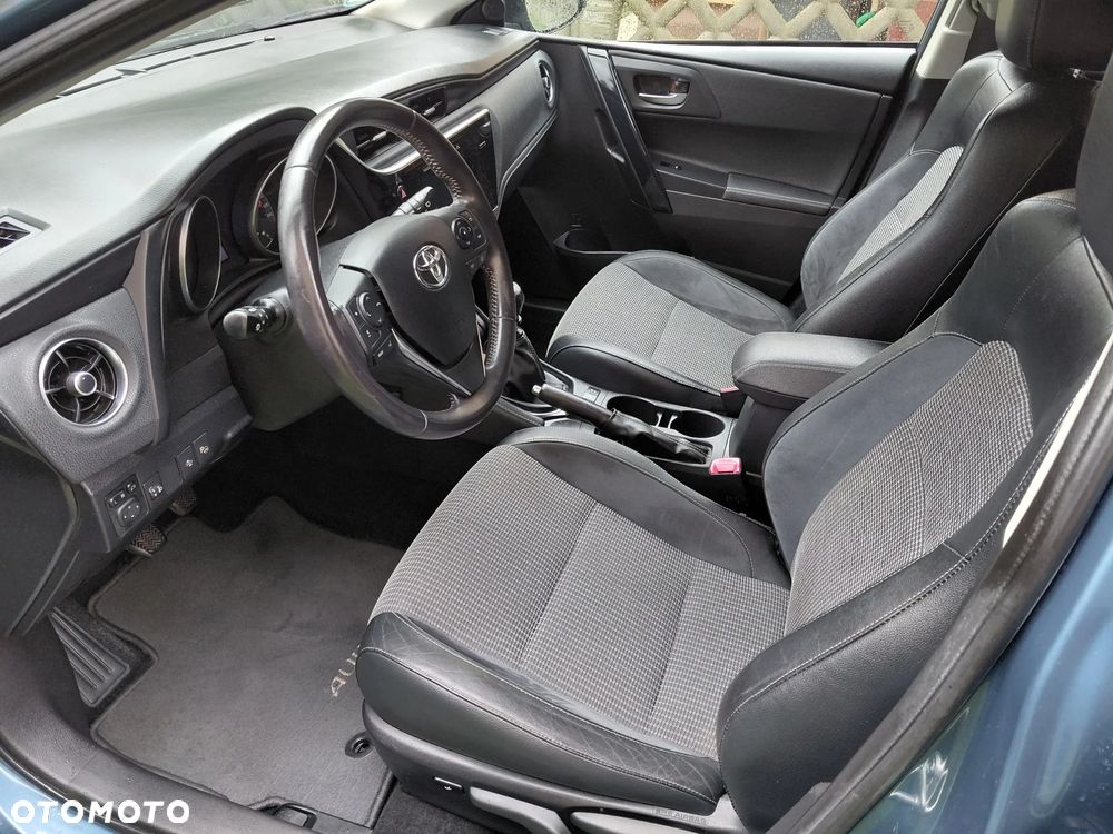 Toyota Auris 1.6 D-4D Executive - 9