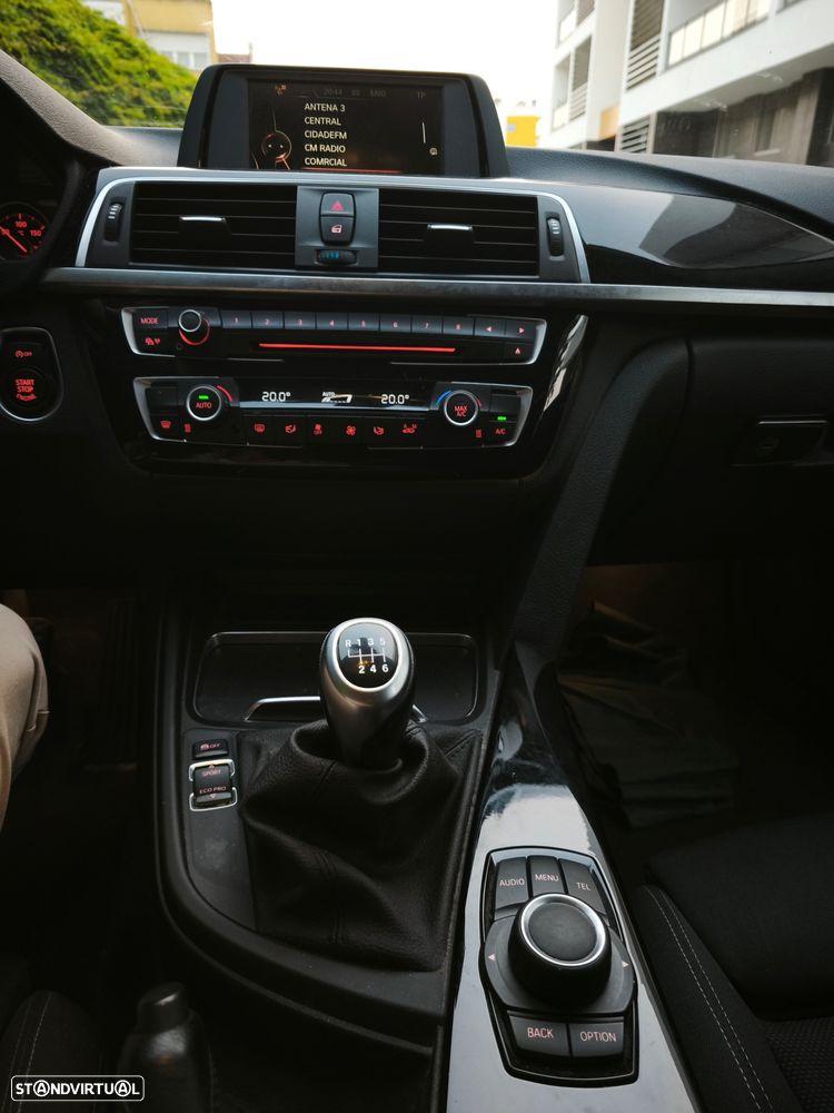 BMW 318 d Line Sport - 3