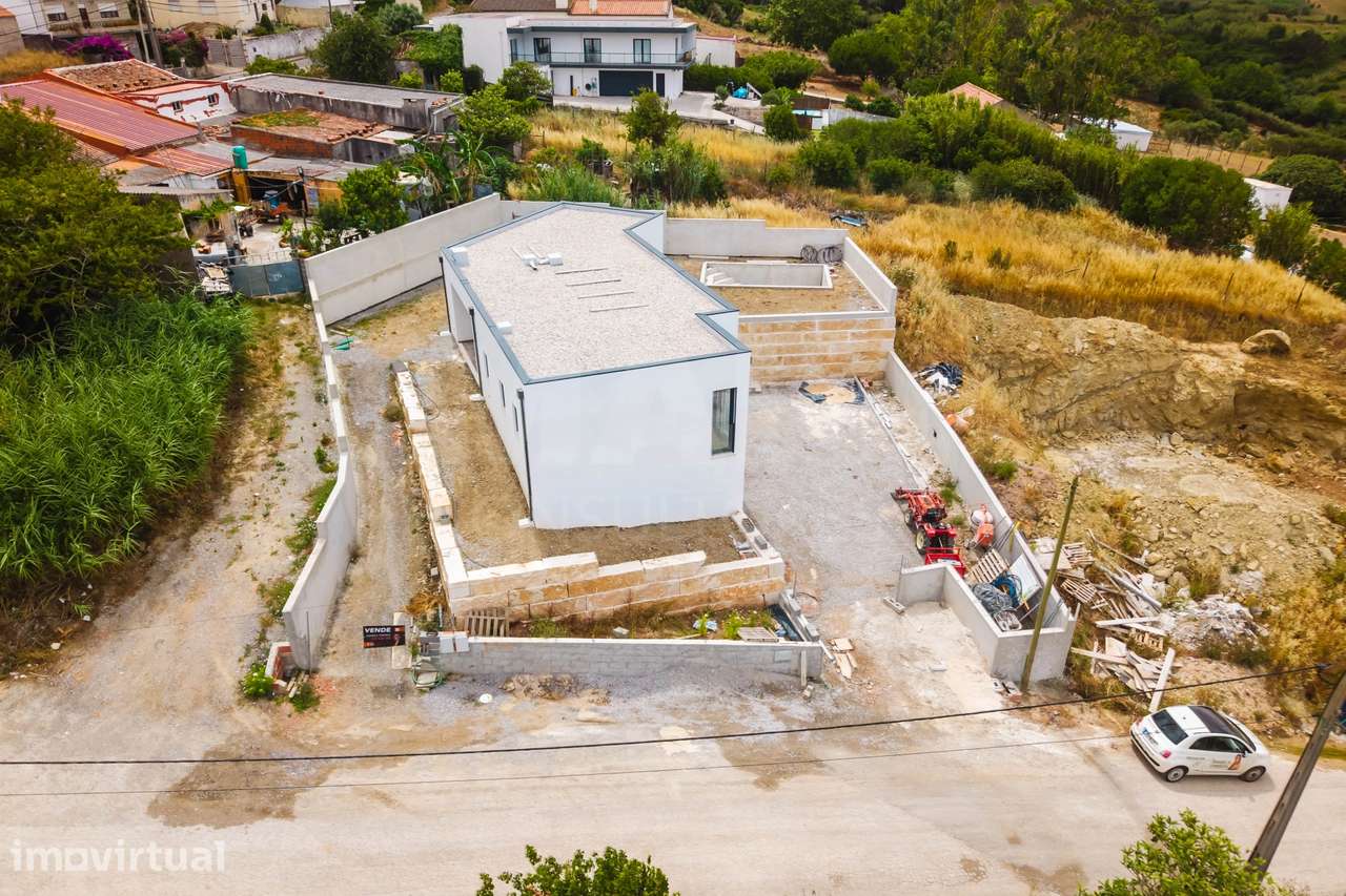 Moradia V3  moderna com piscina, vista de campo e excelente localiz... - Grande imagem: 2/49