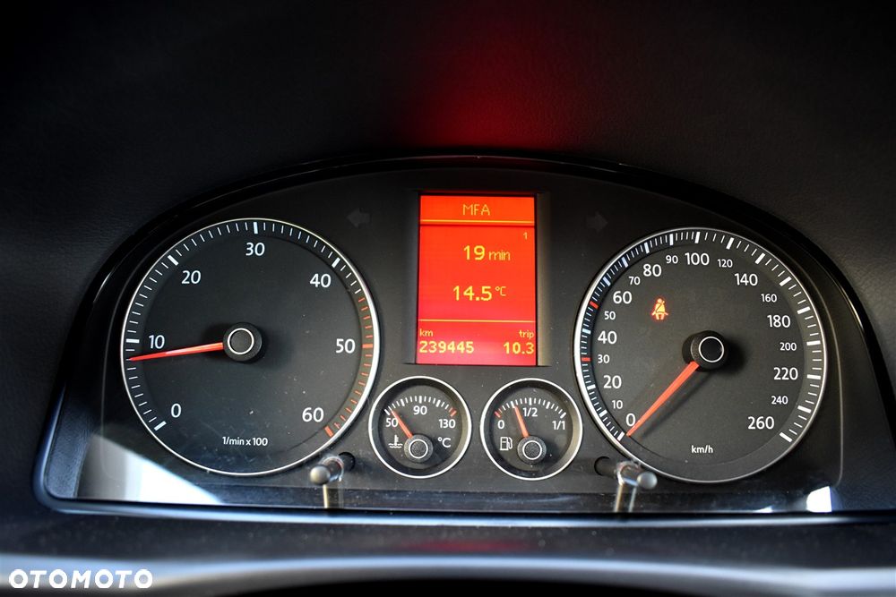 Volkswagen Touran 2.0 TDI DPF Highline - 32