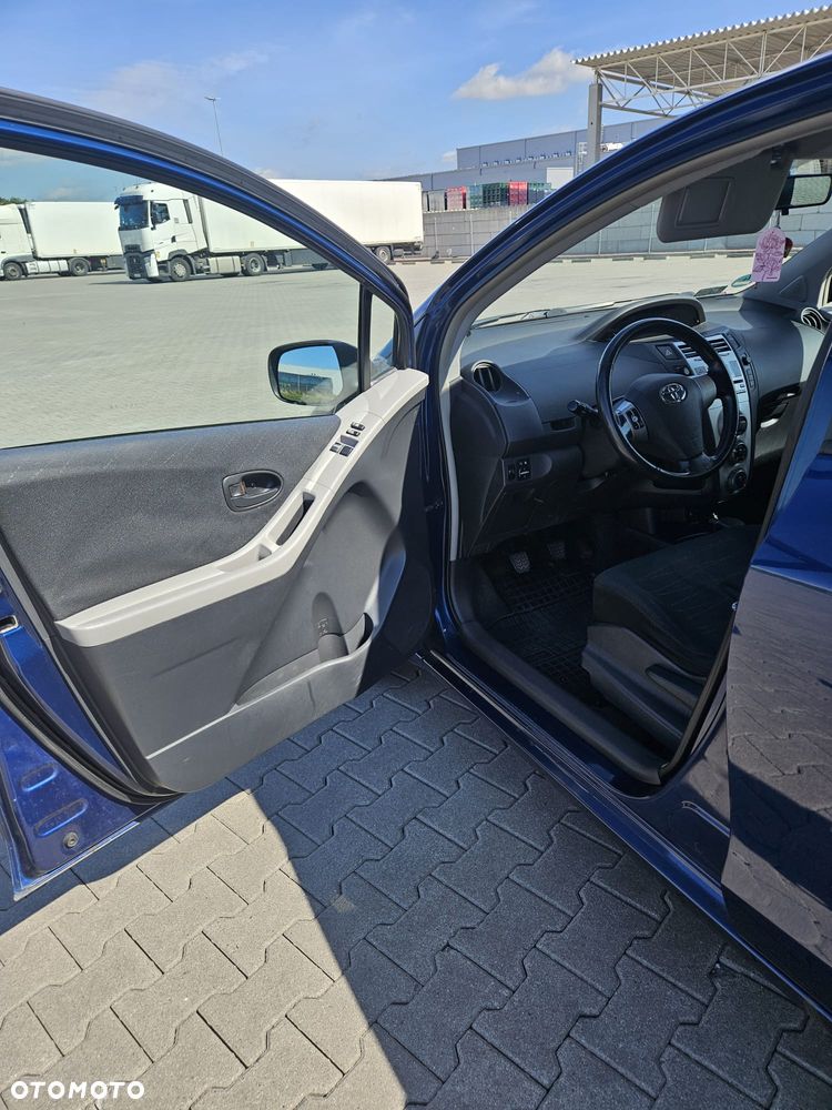 Toyota Yaris - 10