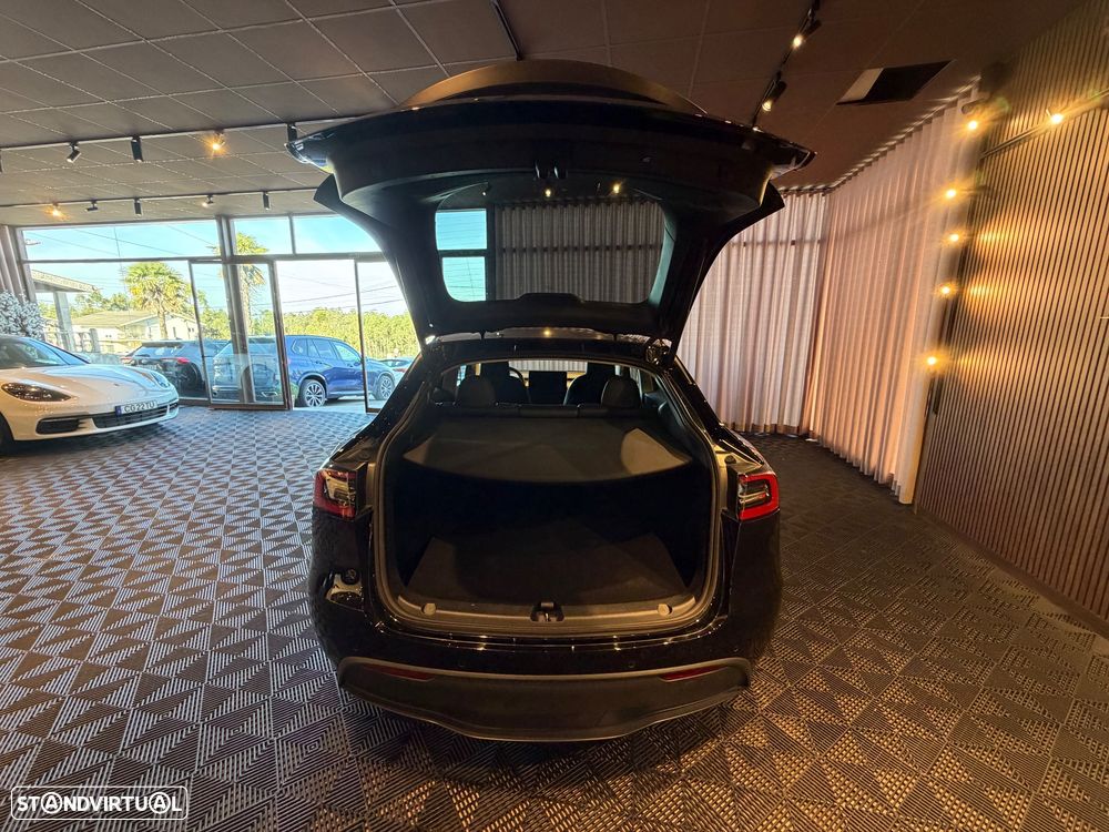 Tesla Model Y Performance Dual Motor AWD - 34