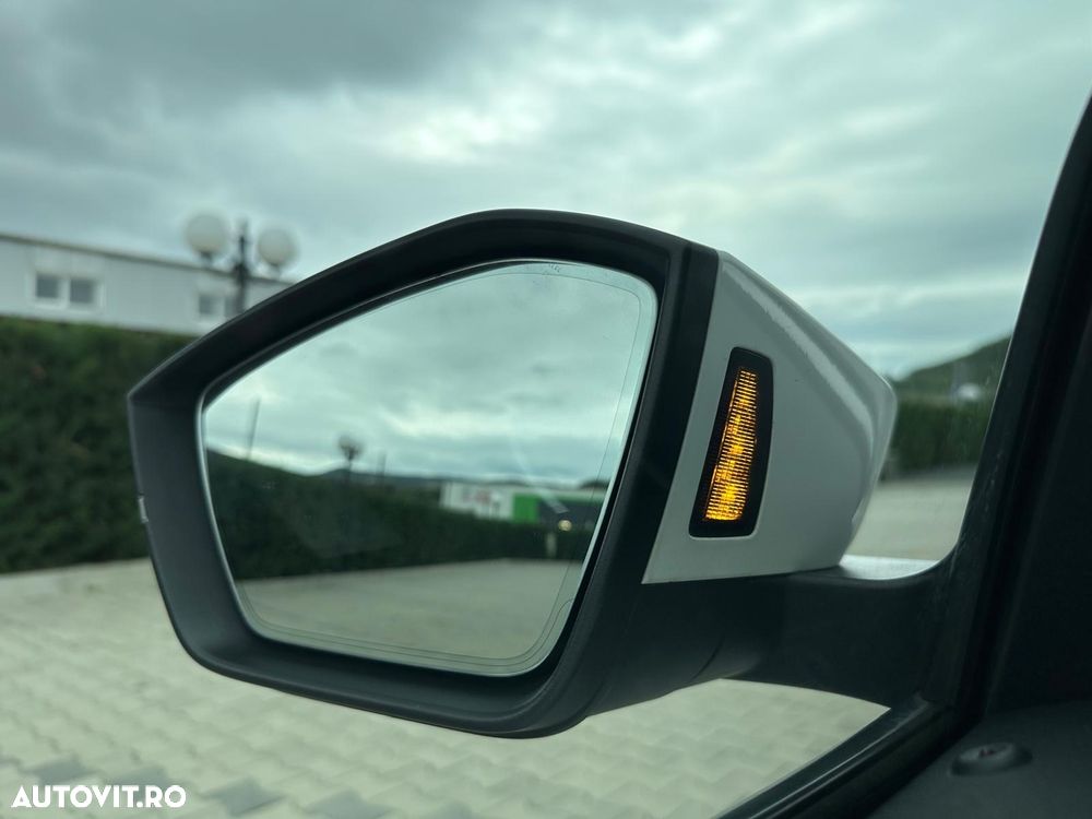 Skoda Octavia Combi 2.0 TDI DSG First Edition - 25