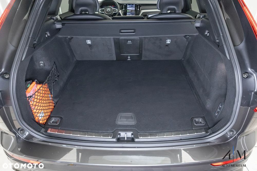 Volvo XC 60 B5 D AWD Ultimate Dark - 34