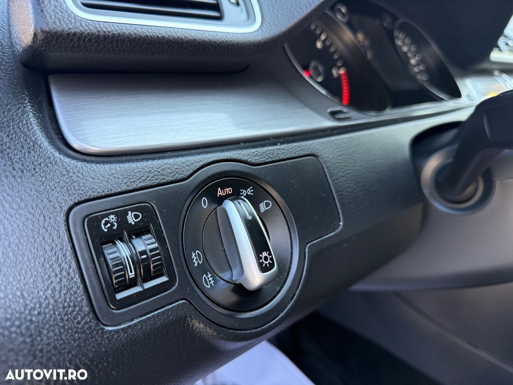 Volkswagen Passat Variant 2.0 Blue TDI DPF DSG Highline - 16