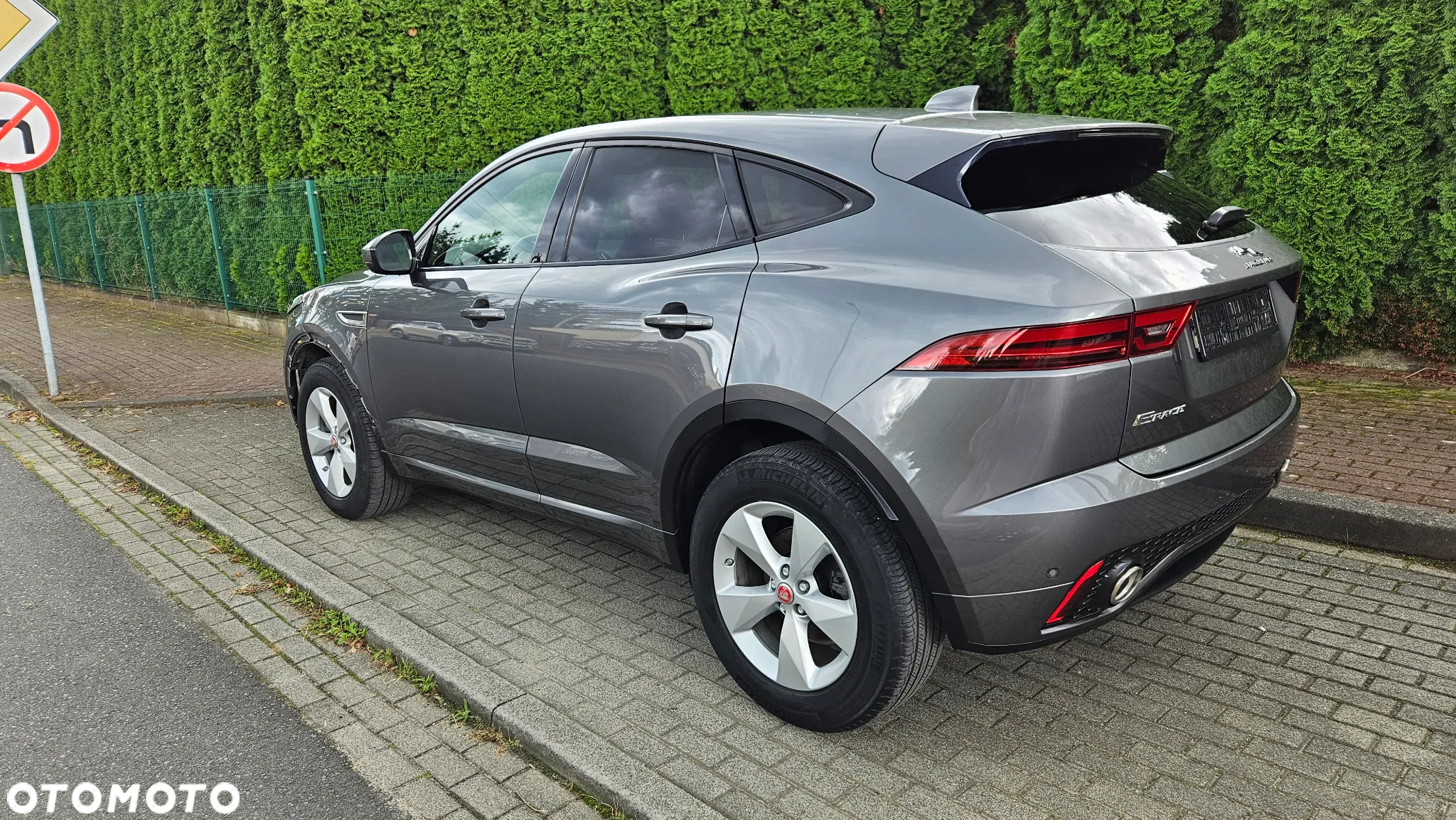Jaguar E-Pace 2.0 i4D FWD R-Dynamic S - 9