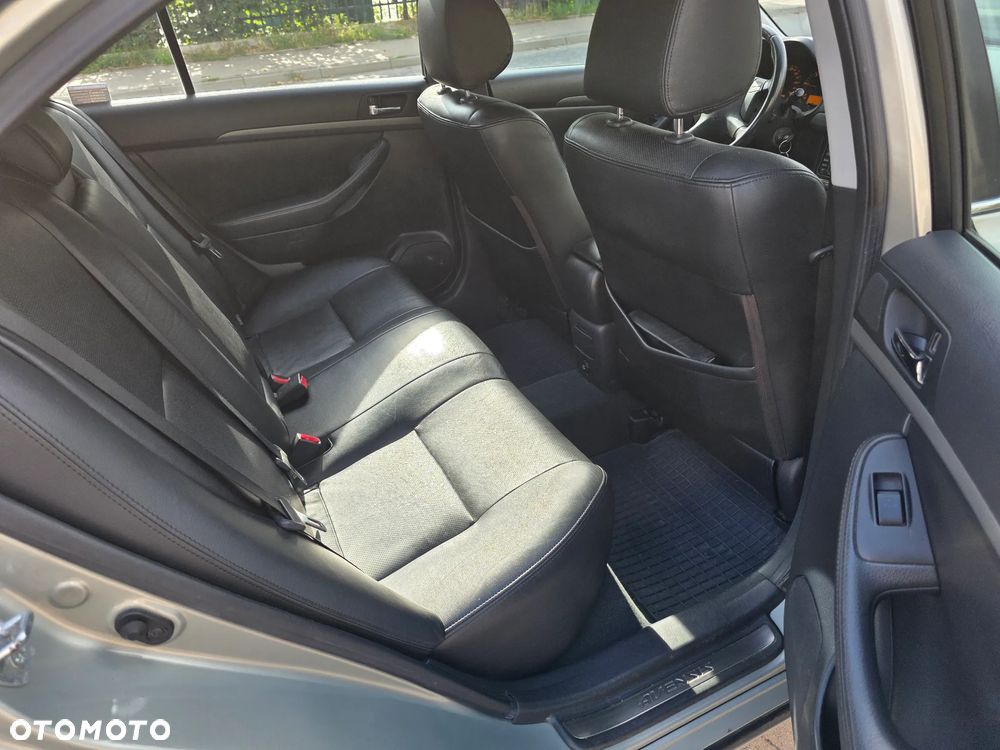 Toyota Avensis 2.2 D-4D Prestige - 12