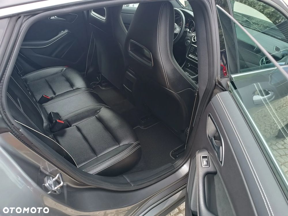 Mercedes-Benz CLA 180 7G-DCT UrbanStyle Edition - 10