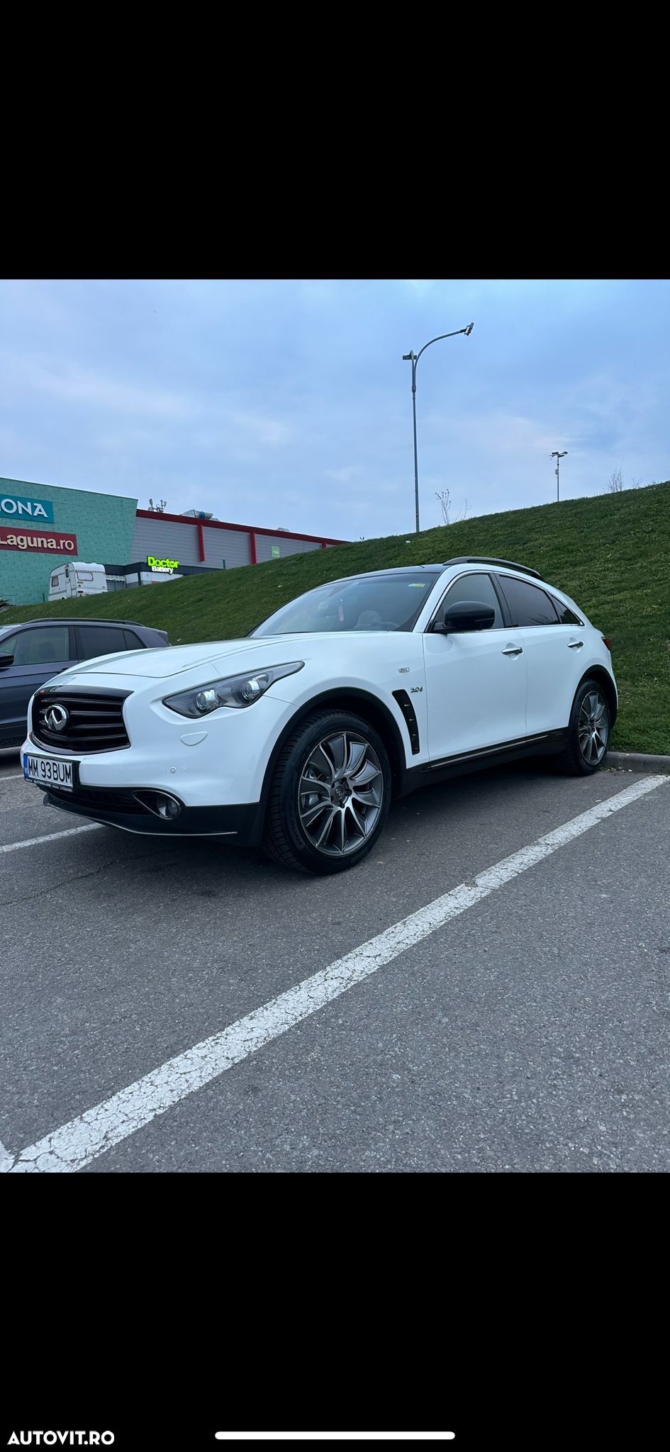 Infiniti QX70 - 1