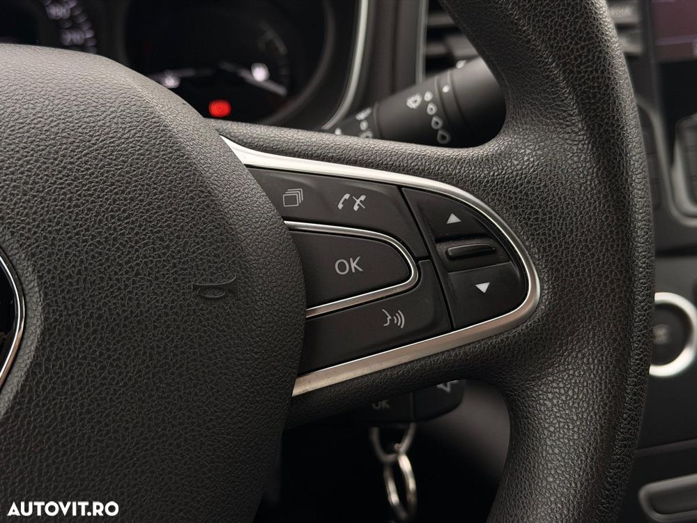 Renault Megane TCe Business - 26