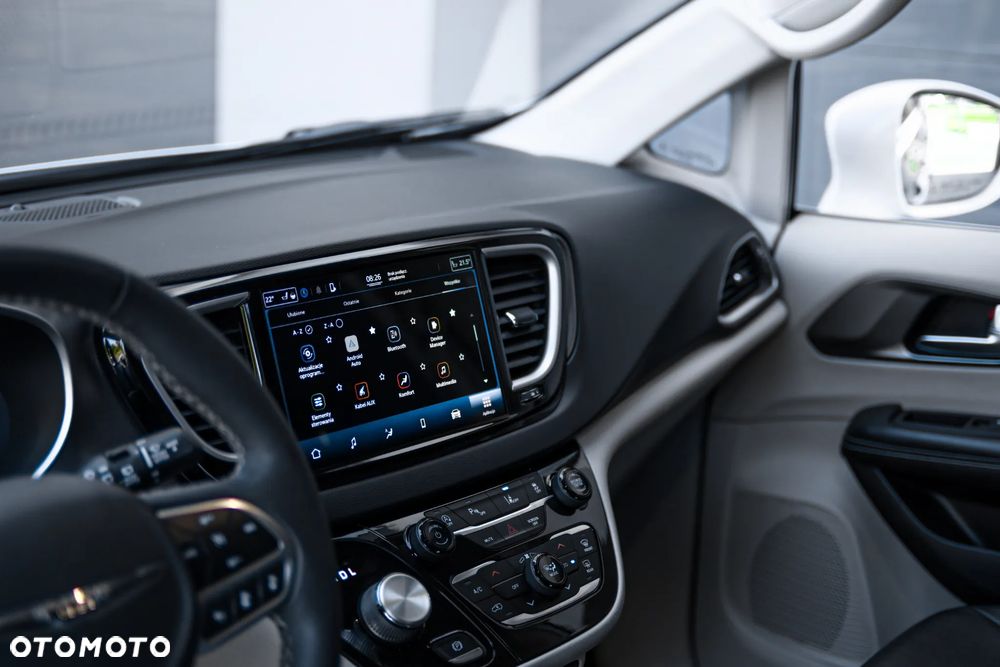 Chrysler Pacifica - 12