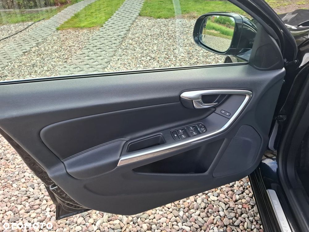 Volvo V60 D6 AWD Plug-in Hybrid R-Design Summum - 18