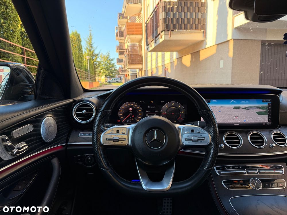 Mercedes-Benz Klasa E 220 d 4-Matic 9G-TRONIC - 25