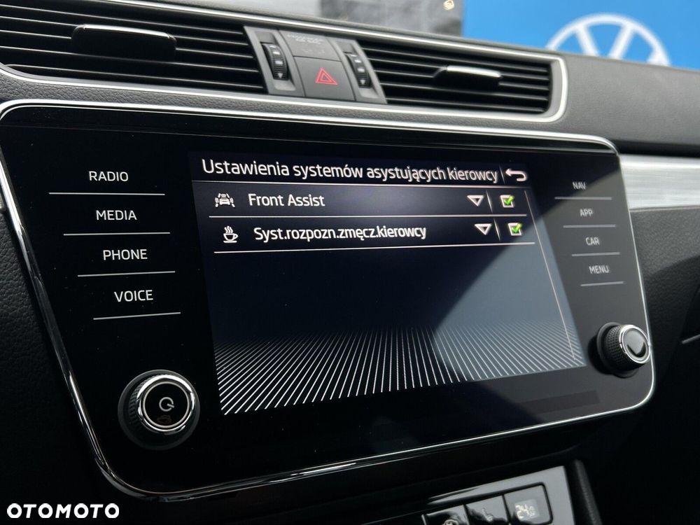 Skoda Superb 1.5 TSI Ambition DSG - 25