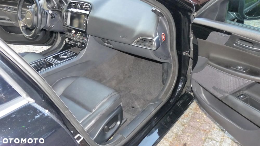 Jaguar XE ver-25t-awd-prestige - 15