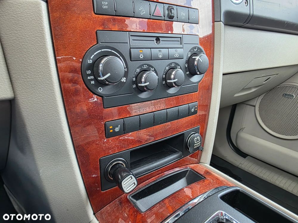 Jeep Commander 3.0 CRD Overland - 17