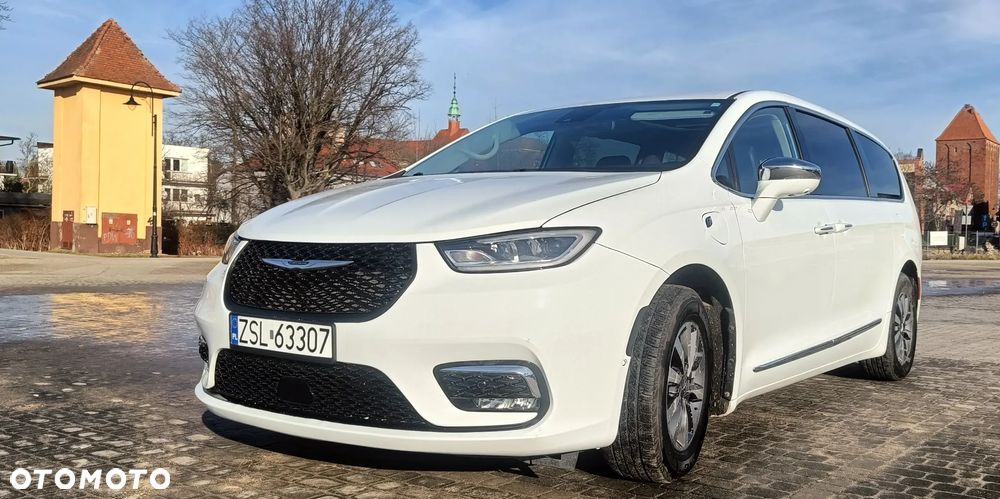 Chrysler Pacifica - 1