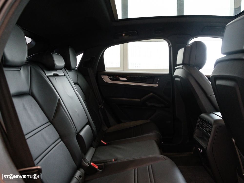 Porsche Cayenne Coupé E-Hybrid - 31