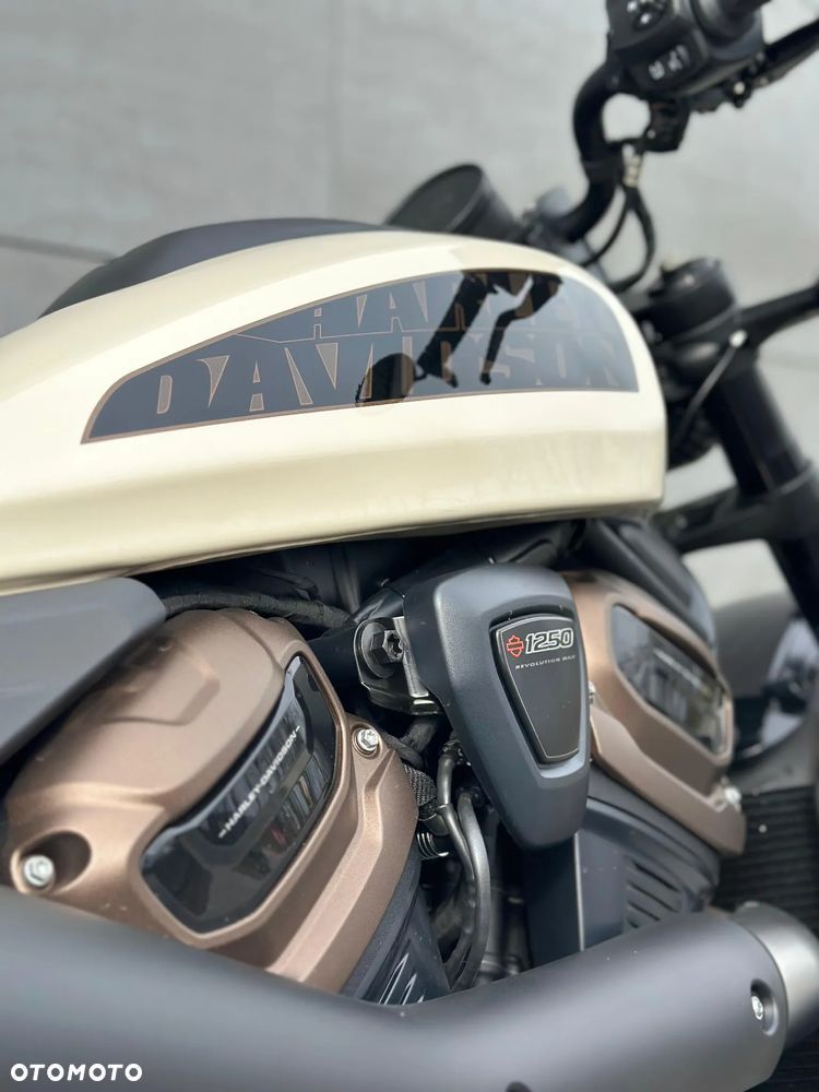 Harley-Davidson Sportster - 16