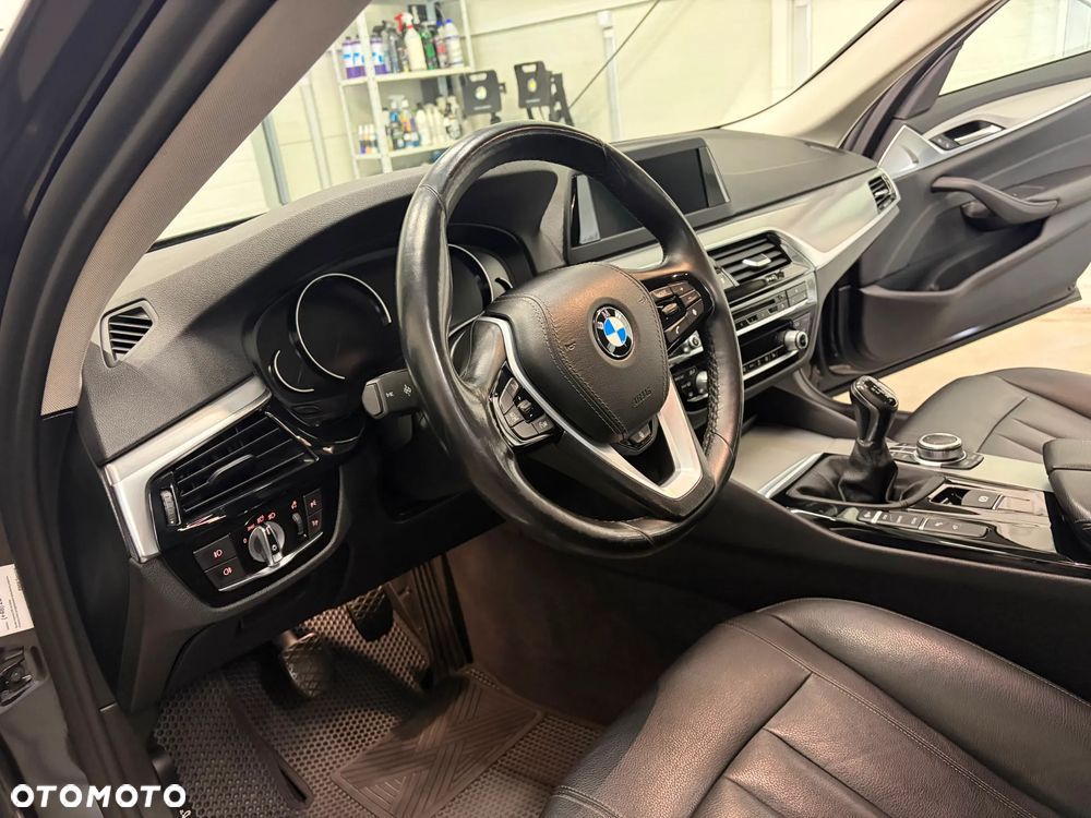 BMW Seria 5 520d Luxury Line - 11