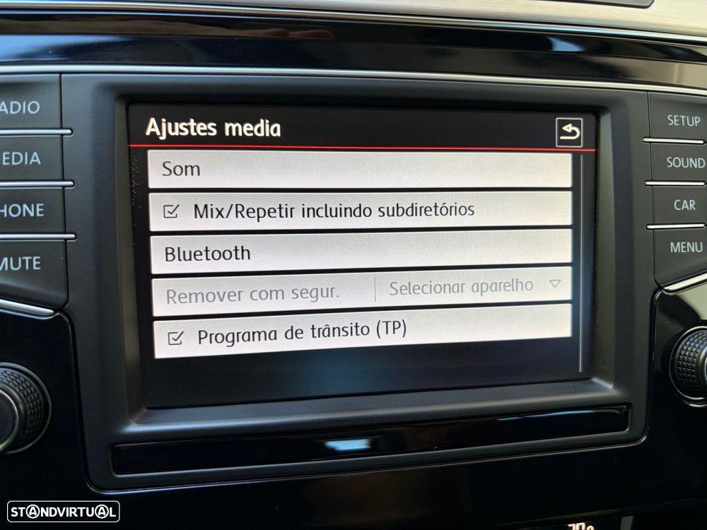 VW Passat Variant 2.0 TDI Highline DSG - 23