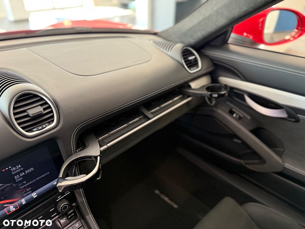 Porsche 718 Cayman - 22