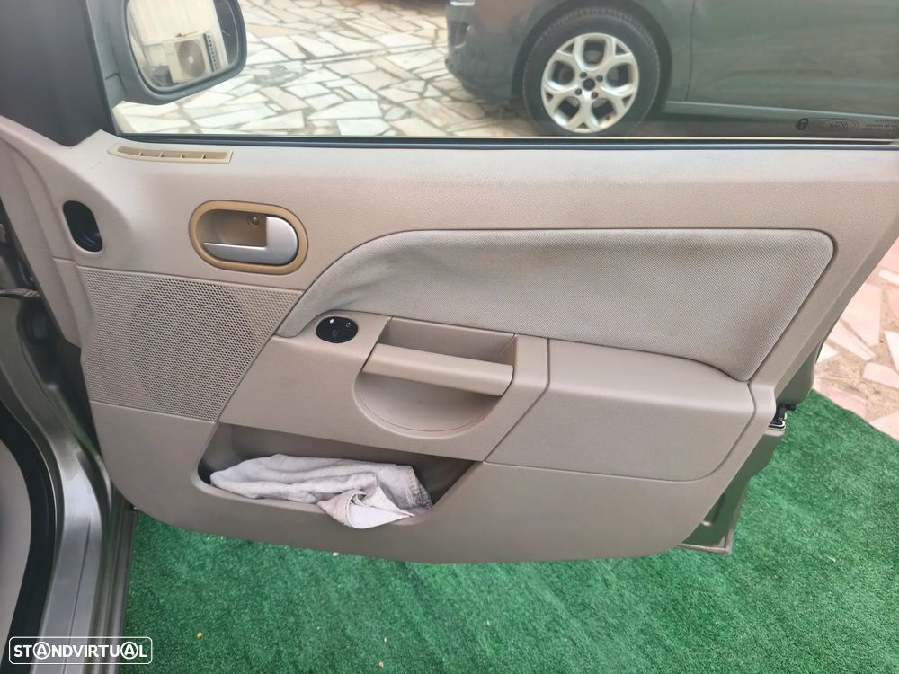 Ford Fiesta 1.4 Ghia - 14