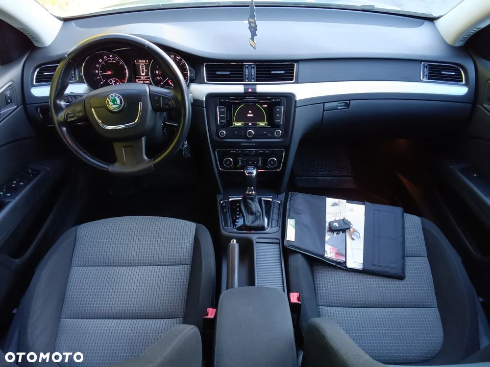 Skoda Superb 2.0 TDI Comfort DSG - 8