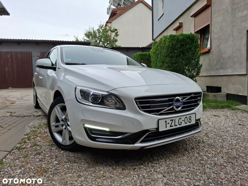 Volvo V60 D6 AWD Plug-in Hybrid Momentum - 29