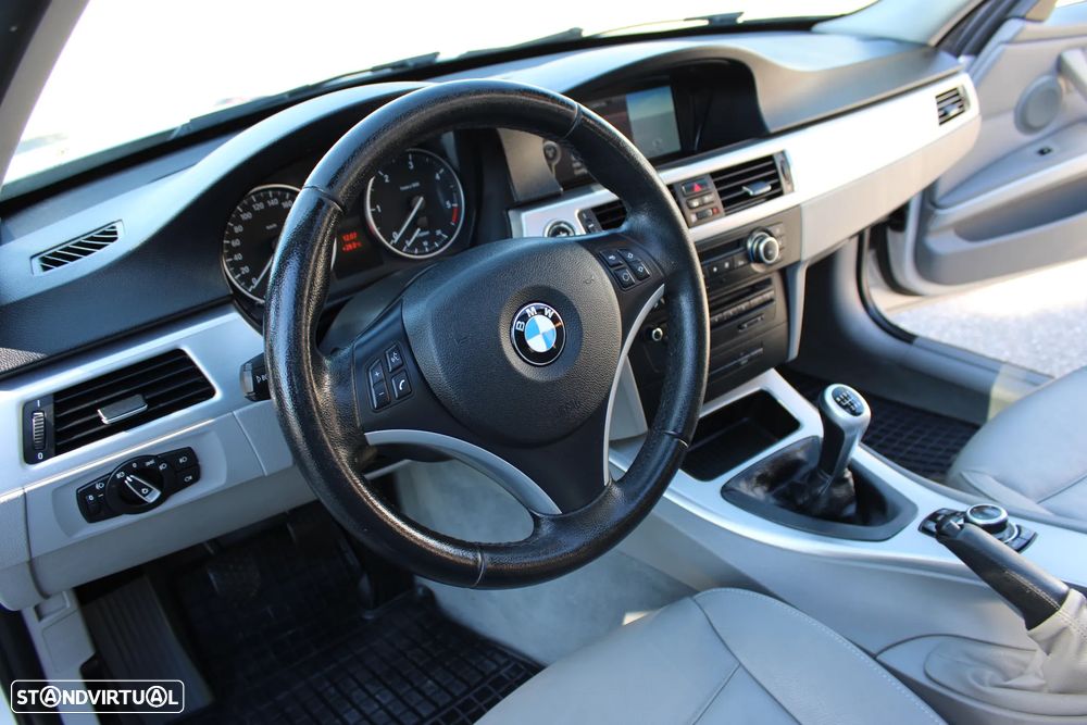 BMW 320 d EfficientDynamics Navigation - 12