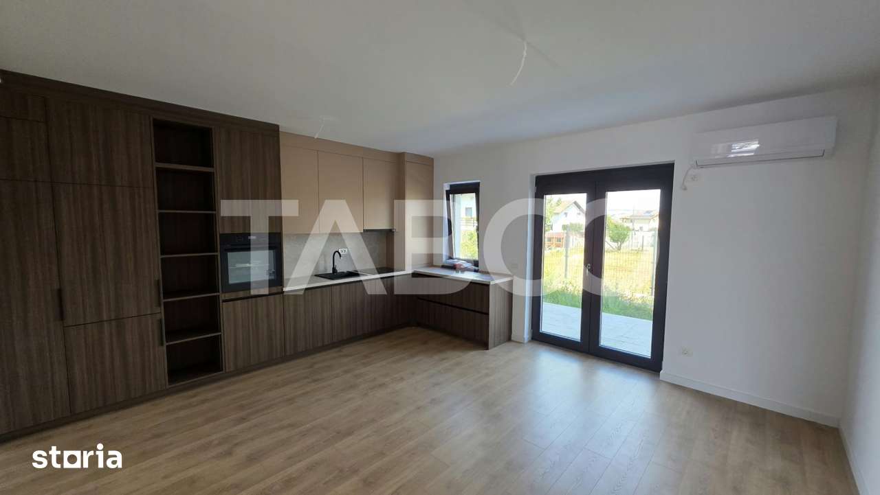 Apartament de vanzare nou nelocuit cu curte proprie si parcare — fotografia 1