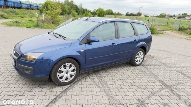 Ford Focus 1.6 16V Ambiente - 2