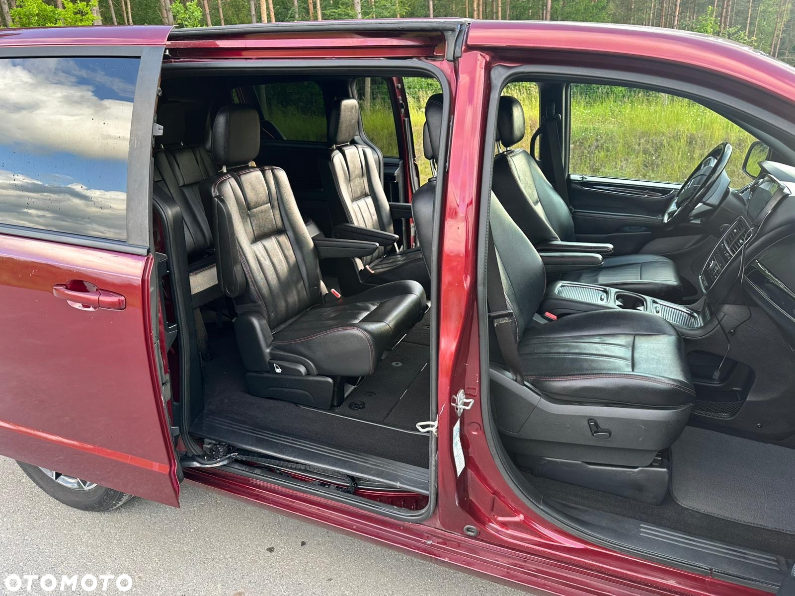 Dodge Grand Caravan - 32