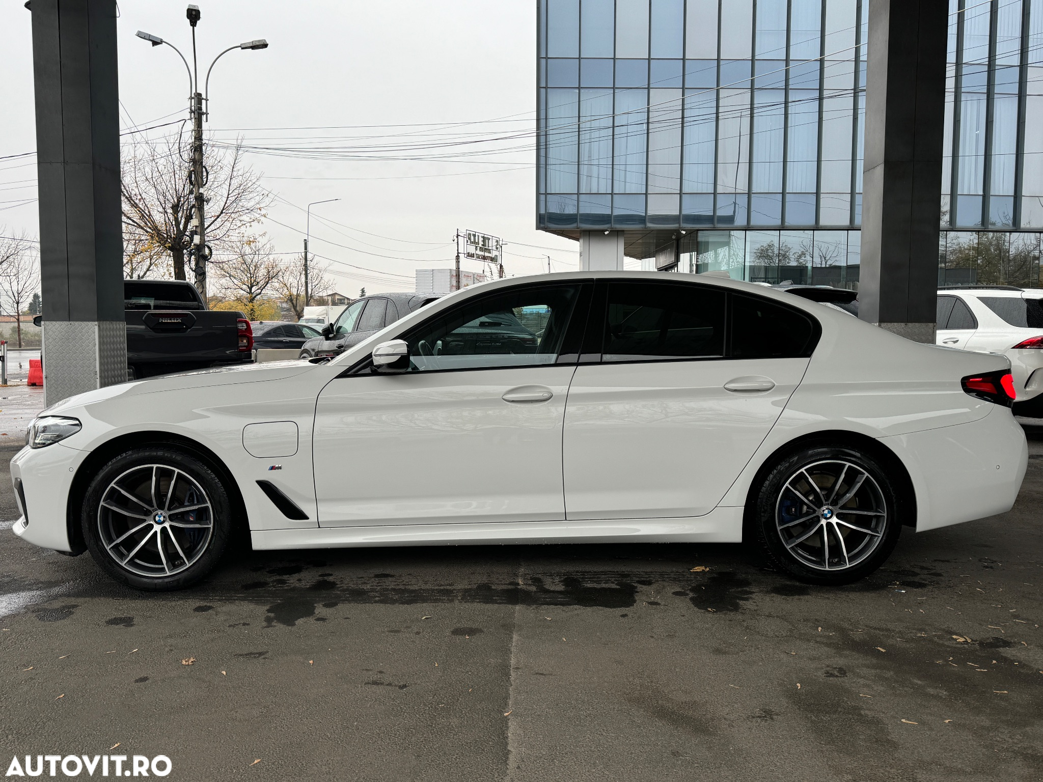 BMW Seria 5 530e Aut. M Sport Edition - 8