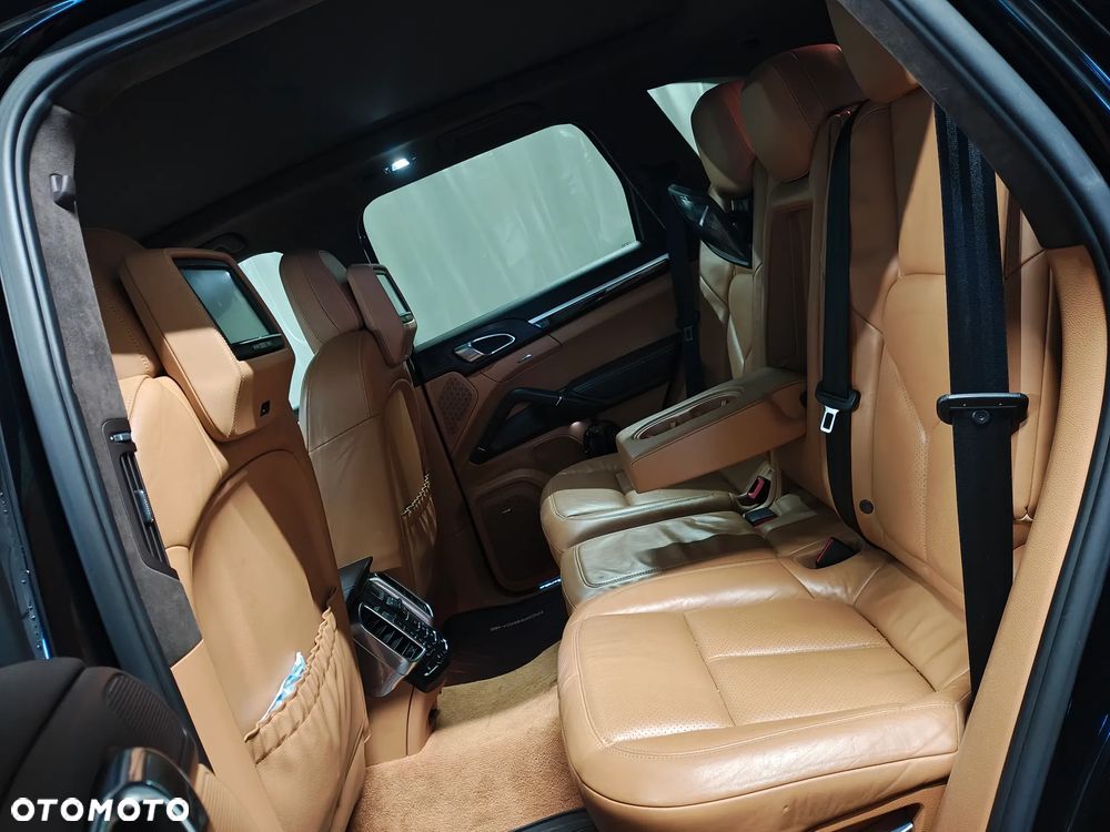 Porsche Cayenne - 8