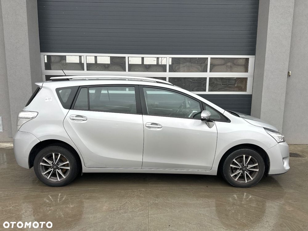 Toyota Verso 2.0 D-4D Premium - 6