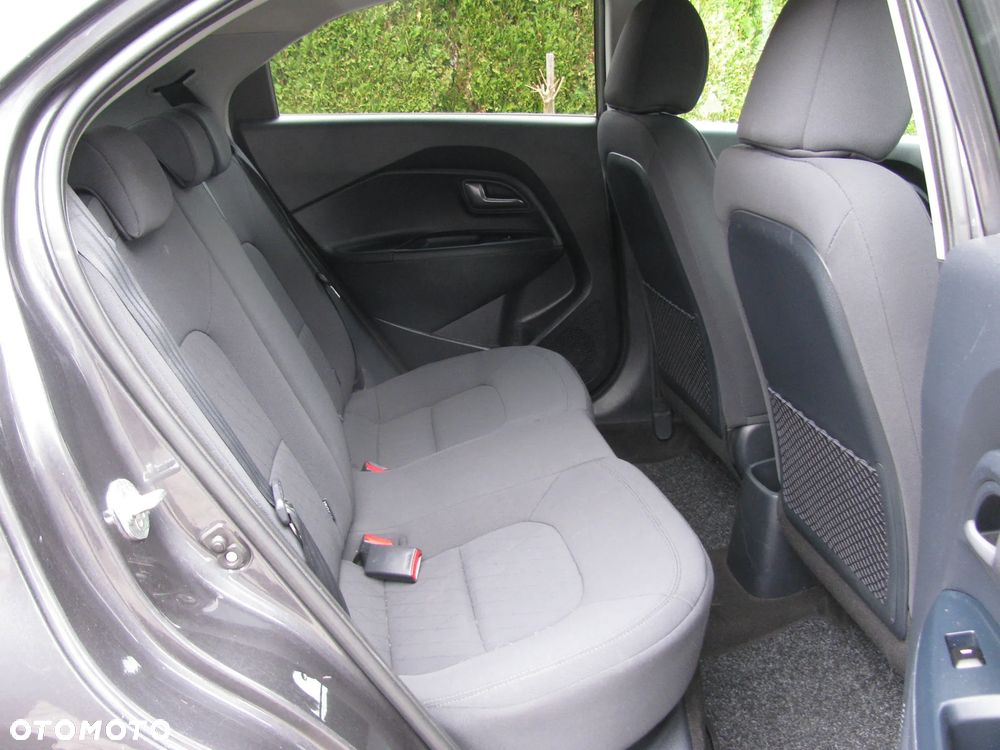 Kia Rio 1.2 Dream Team Edition - 24